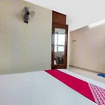 OYO 476 Van Anh Hotel