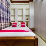 OYO 476 Van Anh Hotel